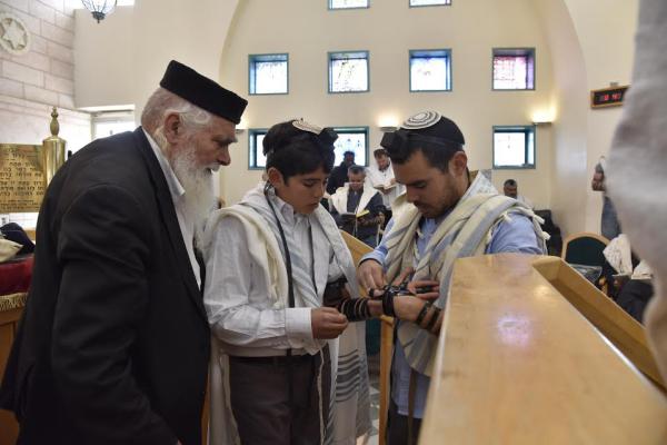 בנו של אלירז פרץ הניח לראשונה את התפילין של אביו