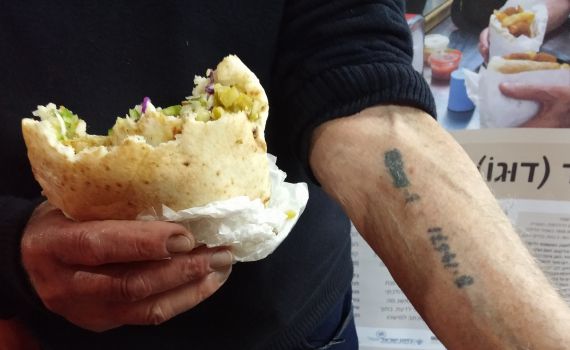 נקמת הפלאפל: הבקשה המרגשת של ניצול השואה