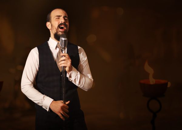 צפו: החבדני"ק ששר בעקבות האנטישמיות