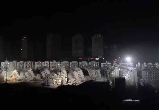 צפו: שכונה שלמה בסין נמחקת ב10 שניות