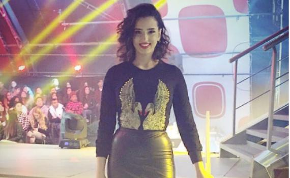 מהי הסיבה שקורין גדעון מתלבשת לעתים צנוע?