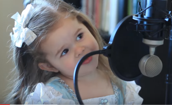 הכירו את הילדה החדשה שכובשת את הרשת