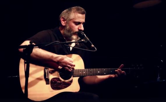 אביתר בנאי במחווה מרגשת לעילוי נשמת אחיו