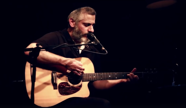 אביתר בנאי במחווה מרגשת לעילוי נשמת אחיו