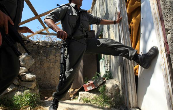 השוטרים שפרצו למאחז הודו: "לא היה לנו צו"