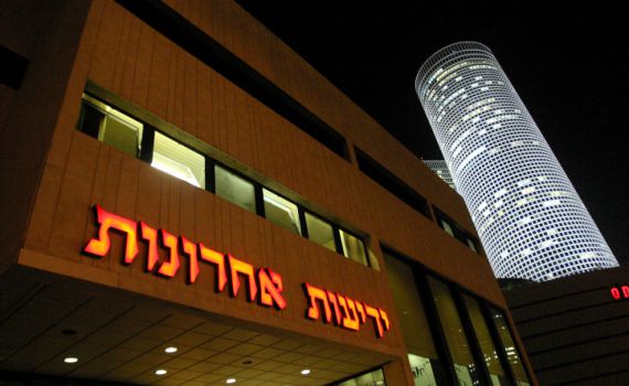 עורך 'ידיעות אחרונות' מגיב לראשונה