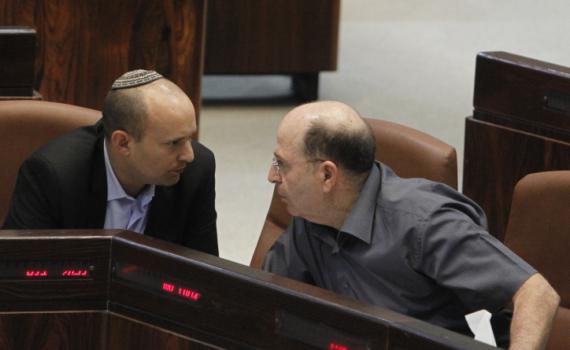 יעלון עוקץ: חמאס מתחזק בזכות "שר ההדלפות"