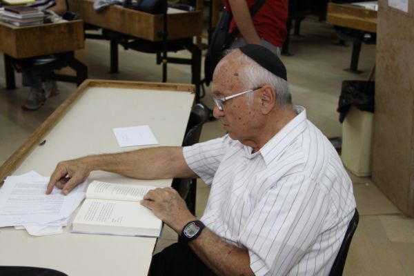 לא פרופ' נאמן ולא ד"ר נאמן, אלא יעקב נאמן