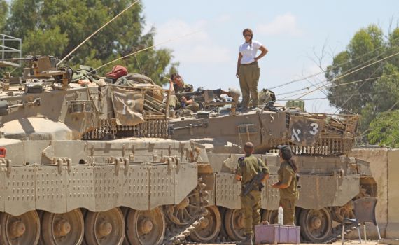לוחמות דתיות: "נאלצות לישון ללא הפרדה"