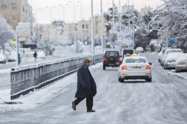 המדריך: איך נוהגים בשלג ומה עושים כשמחליקים