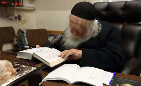 עדות: ב-90 שניות סרק הרב קנייבסקי את כל ספרות חז"ל