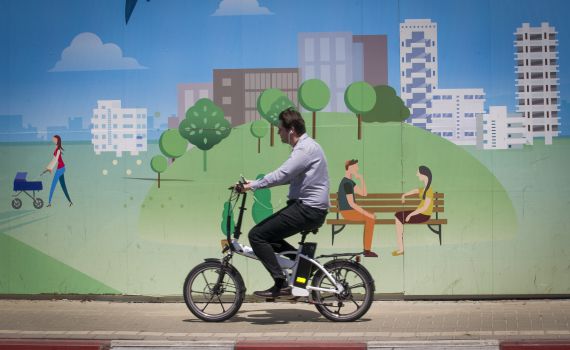 הכנסת אישרה קנסות לרוכבי אופניים חשמליים