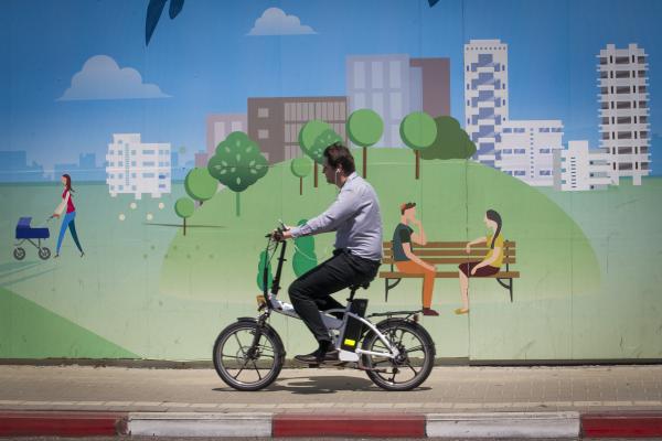 הכנסת אישרה קנסות לרוכבי אופניים חשמליים