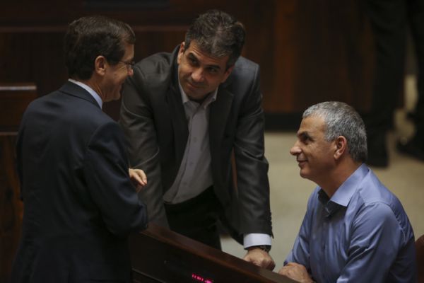 דיווח: כחלון בוחן הקמת ממשלה חלופית עם הרצוג