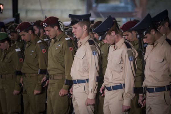 בעלי זקן הוצאו ממשמר הכבוד בהלוויות הנשיא פרס