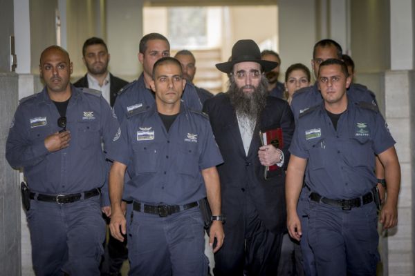 15 ספרים בשנה: הרב פינטו שוחרר מהכלא