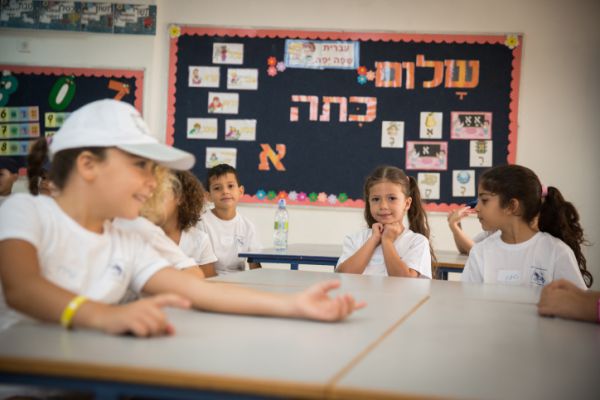 בנים-בנות: בית ספר מעורב או נפרד? צפו