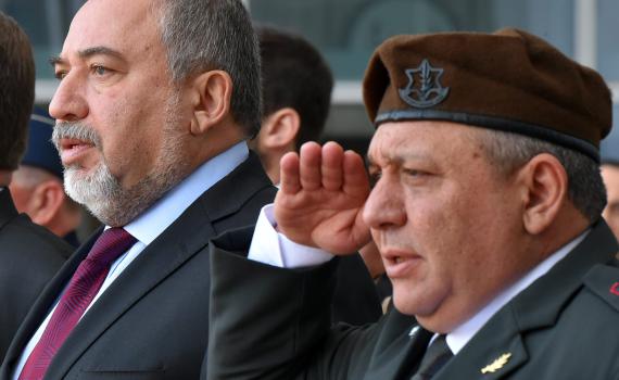 שבוע אחרי הפגישה עם בנט | ליברמן ואיזנקוט נפגשו