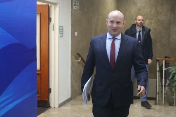 למה בנט הודיע על הקדמת הפריימריז? פרשנות