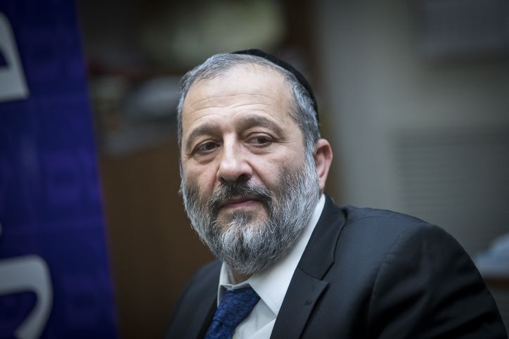 דרעי בתגובה ראשונה: "אני רגוע; אין קשר לש"ס"