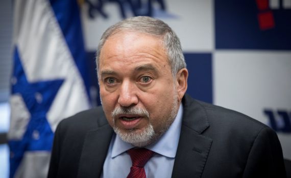 אושר 'קיזוז כספי מחבלים': "סוף לתיאטרון האבסורד"