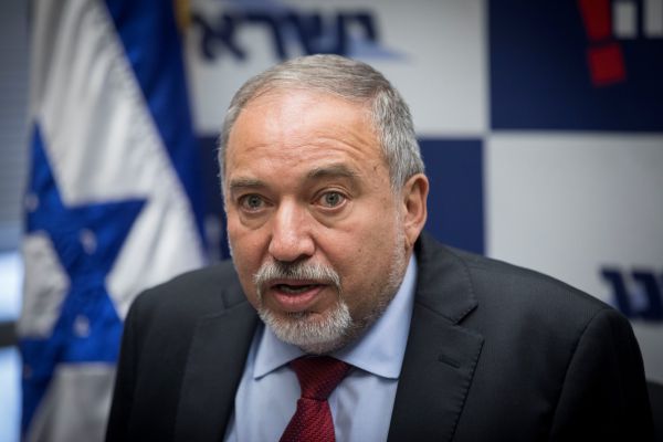 חוק הסיפוח – טעות; חוק ההסדרה – לא יחוקק