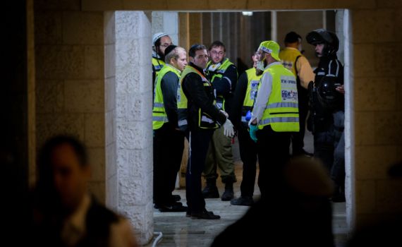 עשרות לכודים חולצו משריפה בבית מלון