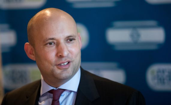 בנט: "רבנים זורקים אבנים ופוגעים מאוד בצה"ל"