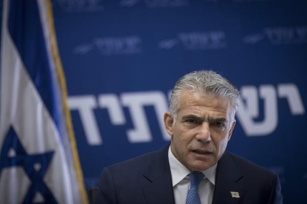 לפיד: יש לנו ממשלה לא טובה, סקטוריאלית ונסחטת