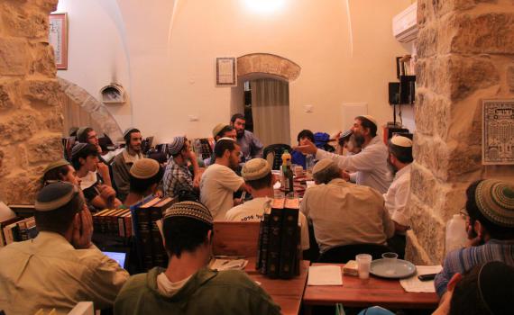 צפו בשידור חי: התוועדות 'שפת אמת' מישיבת צפת