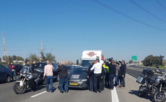 הערבים נוהרים לירושלים: כביש 6 נחסם לתנועה