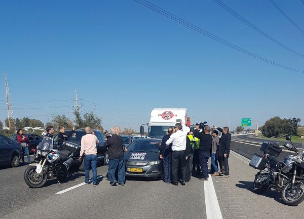 הערבים נוהרים לירושלים: כביש 6 נחסם לתנועה