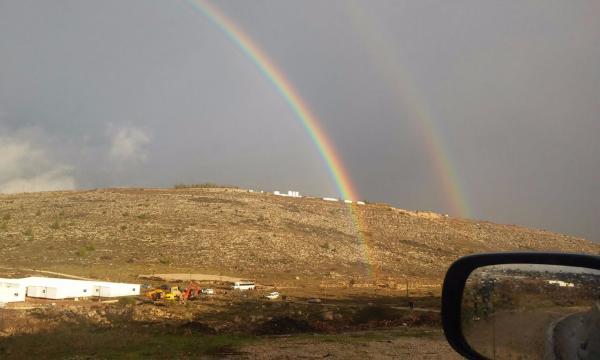 תמונת היום: קשת מרהיבה בעמונה