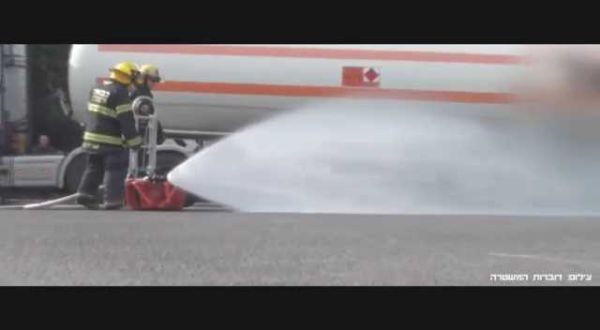 כביש 443 נסגר בשל תאונה במעורבות משאית גז. צפו