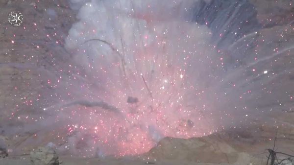 תיעוד מרהיב: המשטרה פוצצה 10 טון זיקוקים