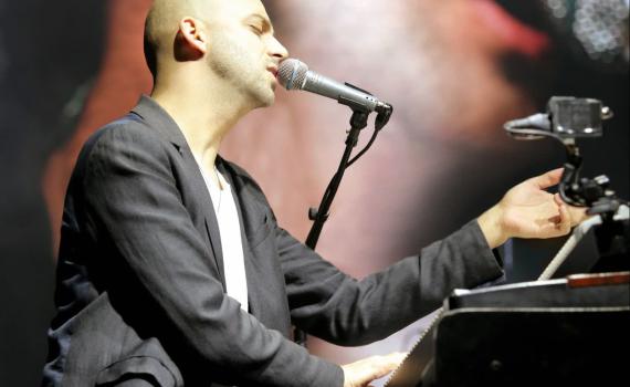 צפו: המחווה המרגשת של עידן רייכל למאיר בנאי