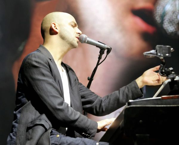 צפו: המחווה המרגשת של עידן רייכל למאיר בנאי