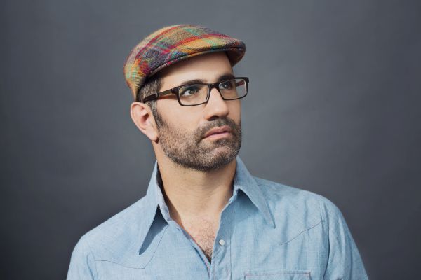 יוני גנוט מופיע ב'גולה'