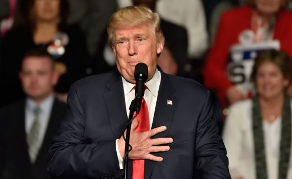 הפדיחה הקולינרית בהשבעה של דונלד טראמפ