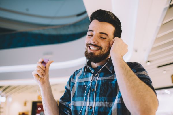 מיהו האמן שהמופע שלו עולה-חיוך גדול?