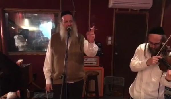 קבלו הצצה לחדר החזרות של שולי רנד