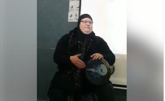 מה עומד מאחורי הלהיט גשם גשם מטפטף?