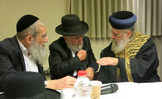 הרב יצחק יוסף: "אל תפחדו מארגוני הנשים"