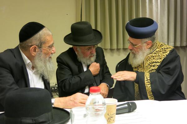 הרב יצחק יוסף: "אל תפחדו מארגוני הנשים"