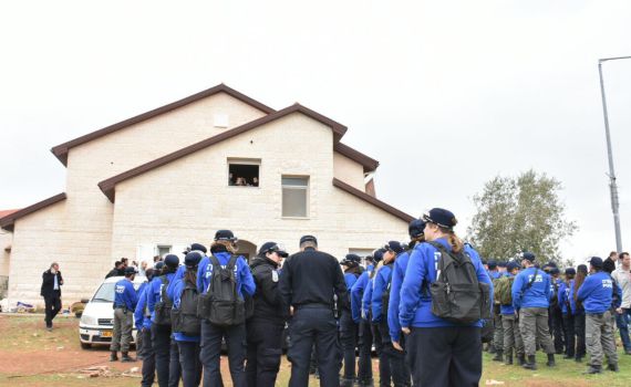 הורסים בתים בעפרה: בבית היהודי עסקים כרגיל