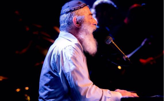 אריאל זילבר עושה פורים ב'גולה'