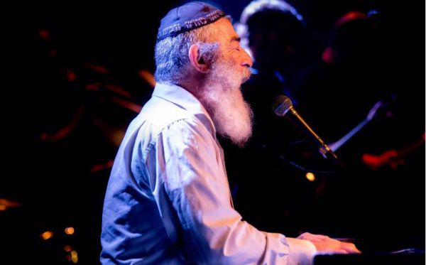 אריאל זילבר עושה פורים ב'גולה'