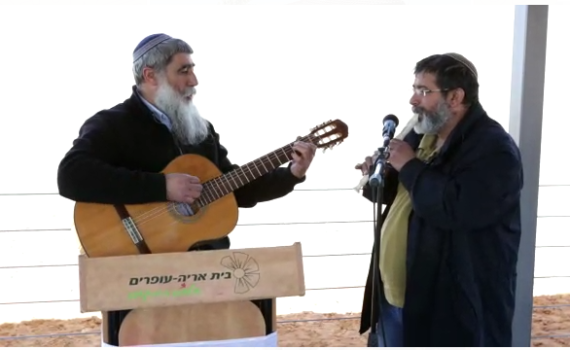 צפו: האחים מורנו בניגון לזכרו של אחיהם עמנואל