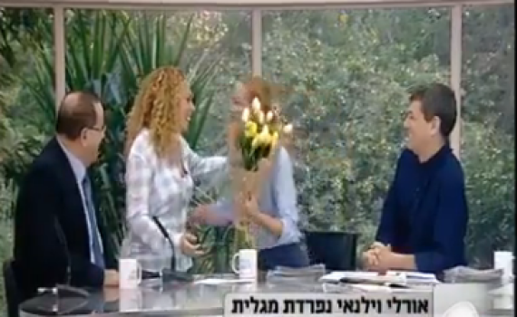 המגישה עזבה את ערוץ 2, המתחרה הביאה לה פרחים