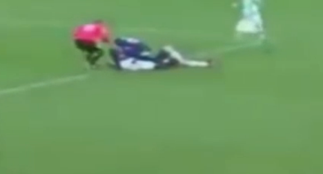 צפו: השחקן הציל את חיי היריב באמצע משחק